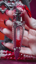 Cargar y reproducir el video en el visor de la galería, Immortal Kiss Bloody Lip Elixir